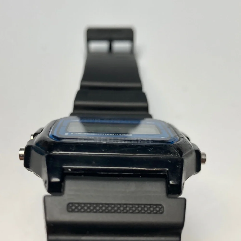 Casio vintage F-105 digital watch, working battery, light works, alarm, chrono